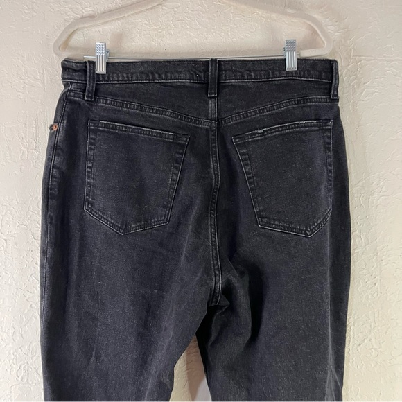 Abercrombie And Fitch Curve Ultra High Rise Ankle Straight Jeans in Black - Picture 11 of 13